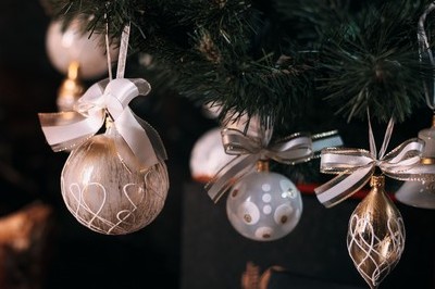 SOUTĚŽ o vánoční kolekci sklárny Koulier - www.zenyprozeny.cz